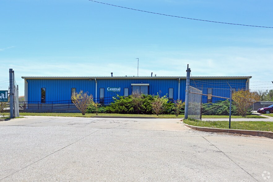 More Photos Of 325 Frontier Dr, Oklahoma City Truck Terminal For Lease