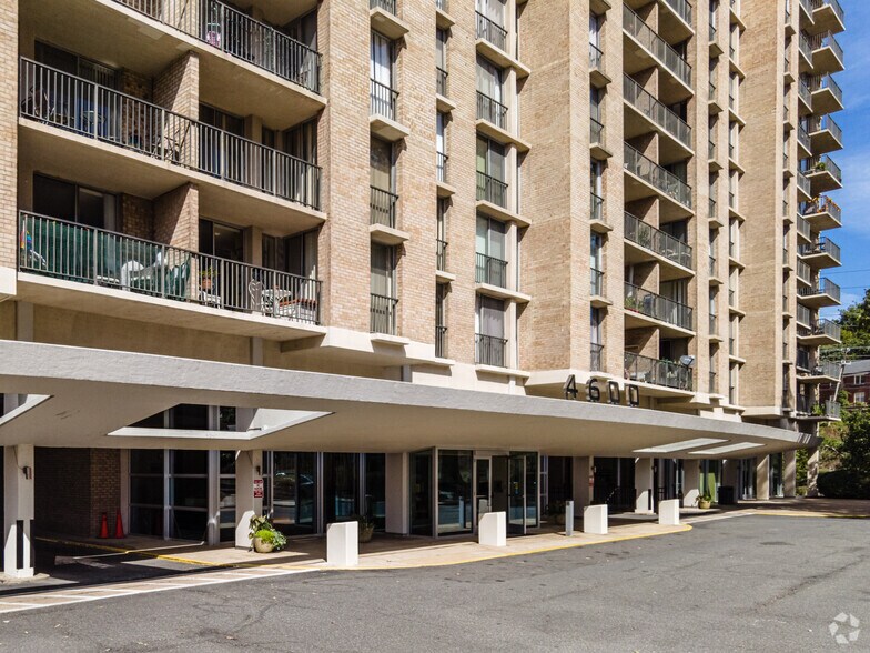 More Photos Of 4600 S Four Mile Run Dr, Arlington Apartments For Sale
