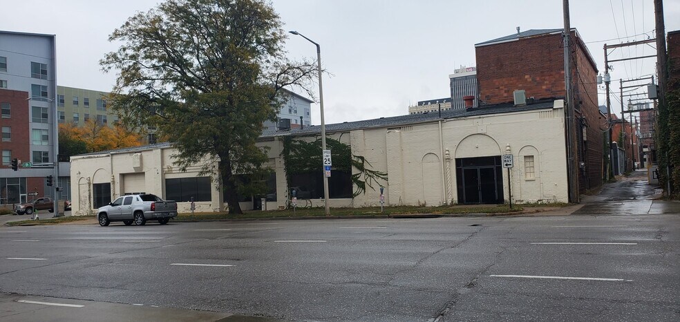 More Photos Of 310 S 10th St, Lincoln Storefront For Lease