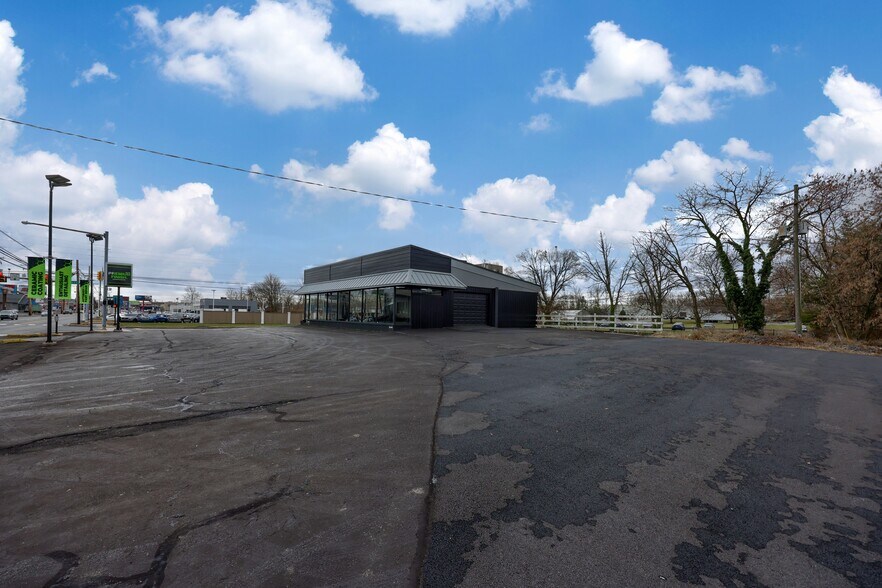 More Photos Of 1310 Manheim Pike, Lancaster Freestanding For Sale