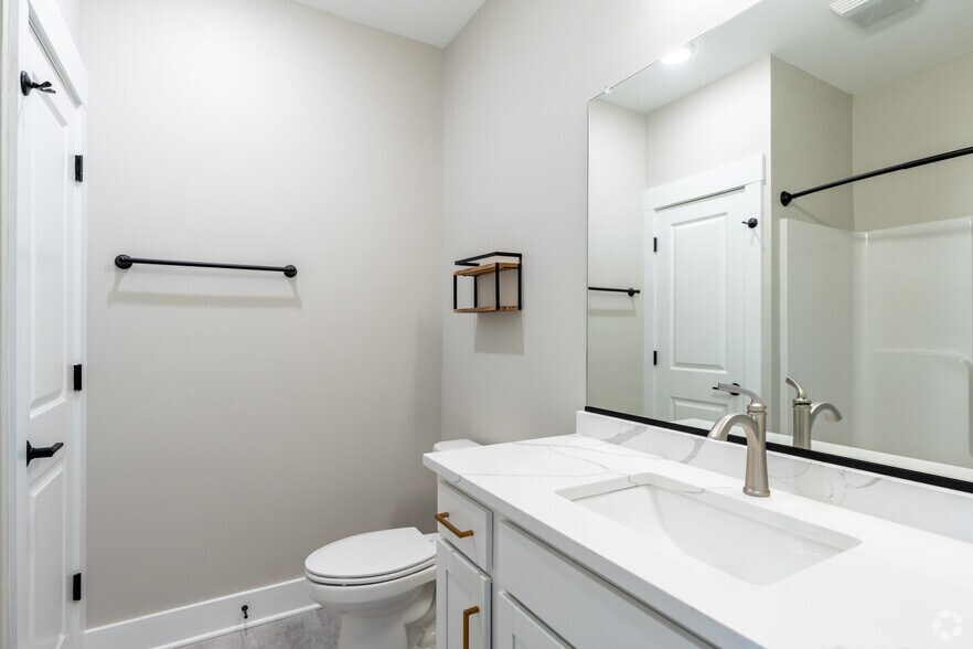 More Photos Of 1421-1422 Bainbridge St, Richmond Apartments For Sale