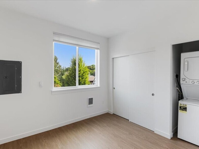 More Photos Of 5042 NE Fremont St, Portland Apartments For Sale