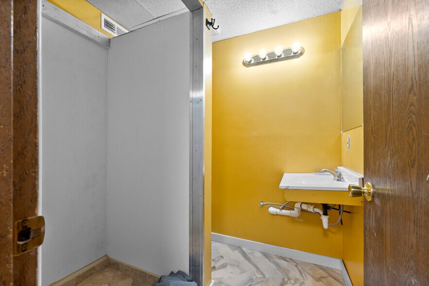 More Photos Of 537 2nd St, Havre Hotel For Sale