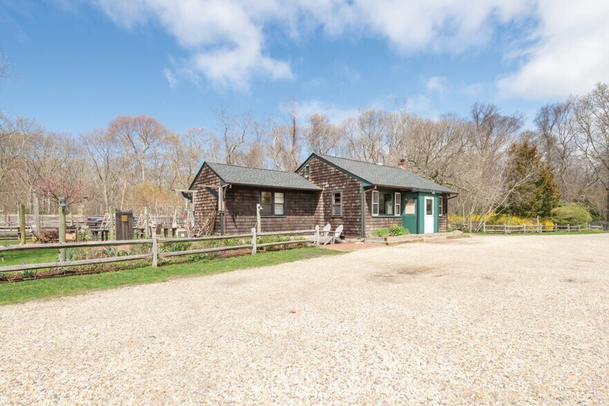More Photos Of 1615 Bridgehampton, Sag Harbor Restaurant For Sale