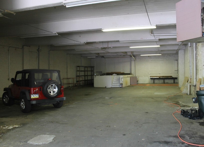 More Photos Of 4568 Penn Ave, Pittsburgh Warehouse For Sale