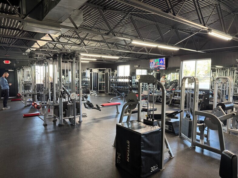 More Photos Of 600 Laurens Rd, Greenville Storefront Retail Office For Lease