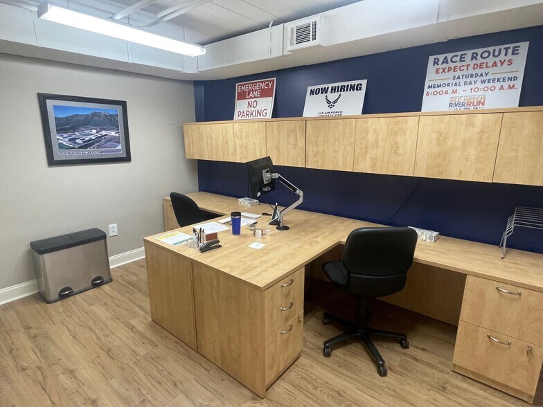 More Photos Of 95 S Main St, Memphis Storefront Retail Office For Lease