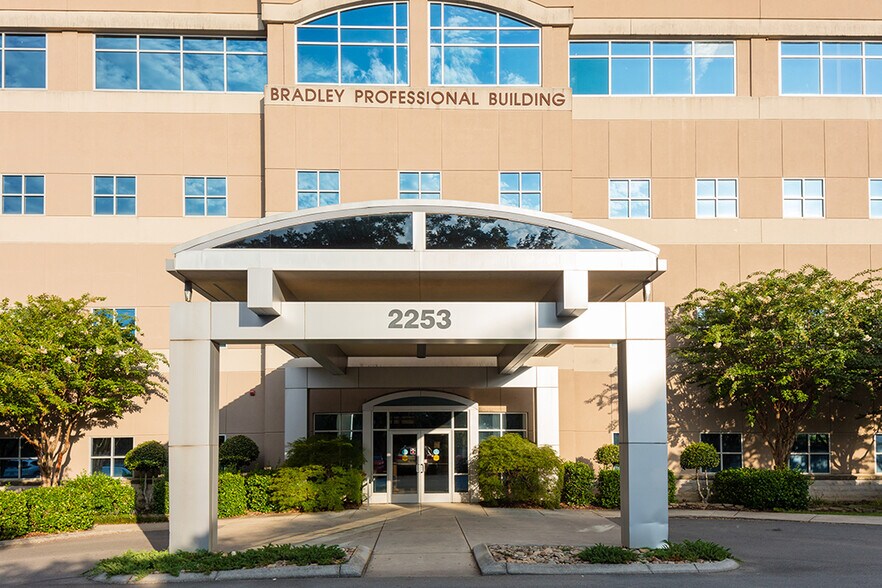 More Photos Of 2253 Chambliss Ave, Cleveland Medical For Lease