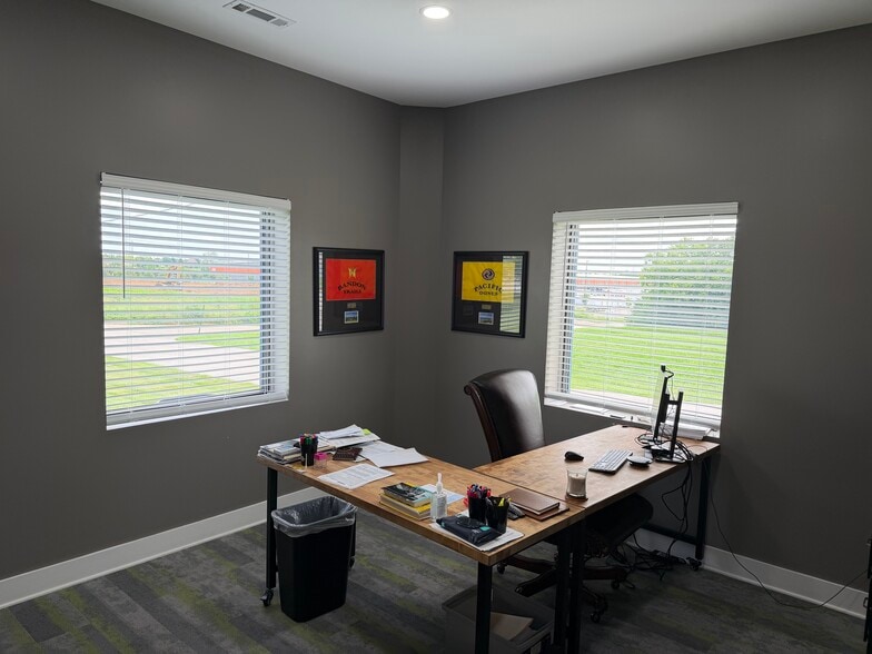 More Photos Of 100 Summer Ct, Georgetown Flex For Sale