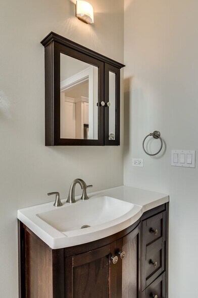 More Photos Of 965 W 18th St, Chicago Apartments For Sale