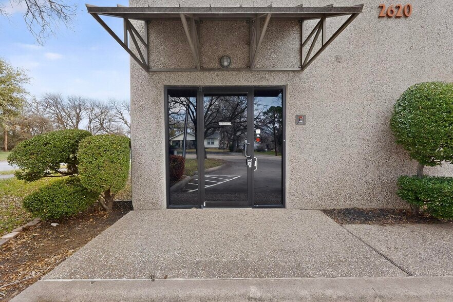 More Photos Of 2620 Carson St, Haltom City Light Distribution For Lease