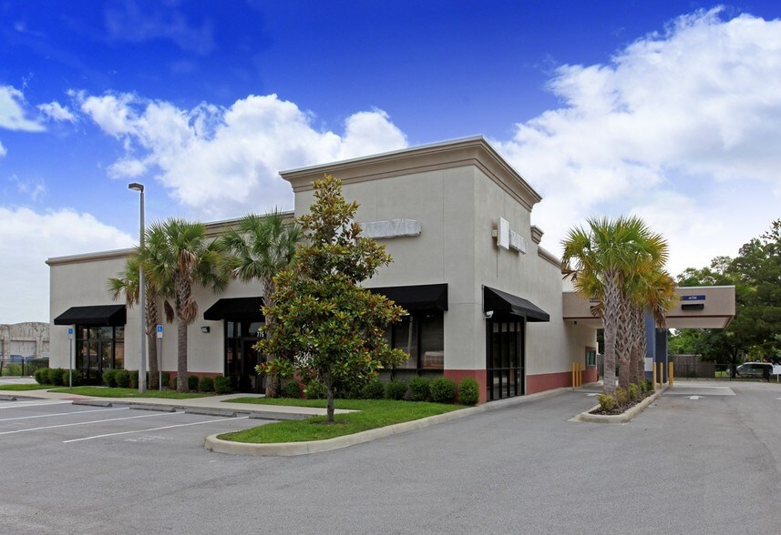 More Photos Of 775 N Semoran Blvd, Orlando Storefront For Sale