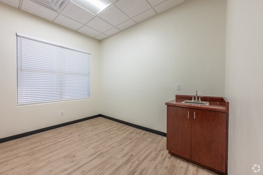 More Photos Of 9555-9595 S Eastern Ave, Las Vegas Unknown For Lease