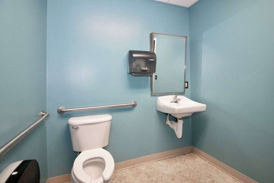 More Photos Of 285 N Main St, Troutman General Retail For Lease