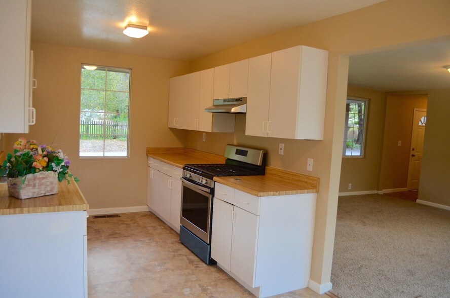 More Photos Of 5800 Valley Dr, Felton Apartments For Sale