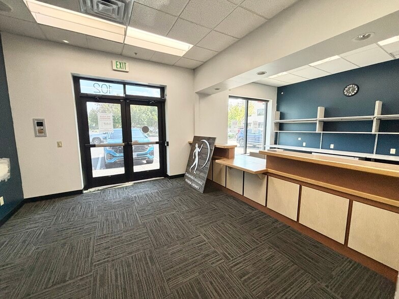 More Photos Of 1251 E McAndrews, Medford Restaurant For Lease