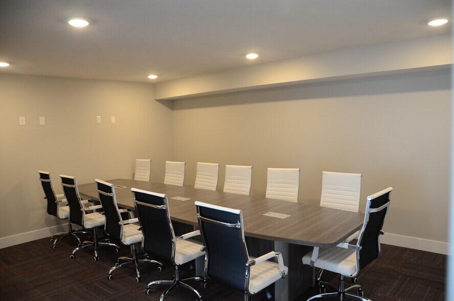 More Photos Of 21866 Williams Cir, Gretna Warehouse For Lease