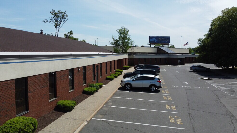 More Photos Of 505-583 E Columbus Ave, Springfield Office For Sale