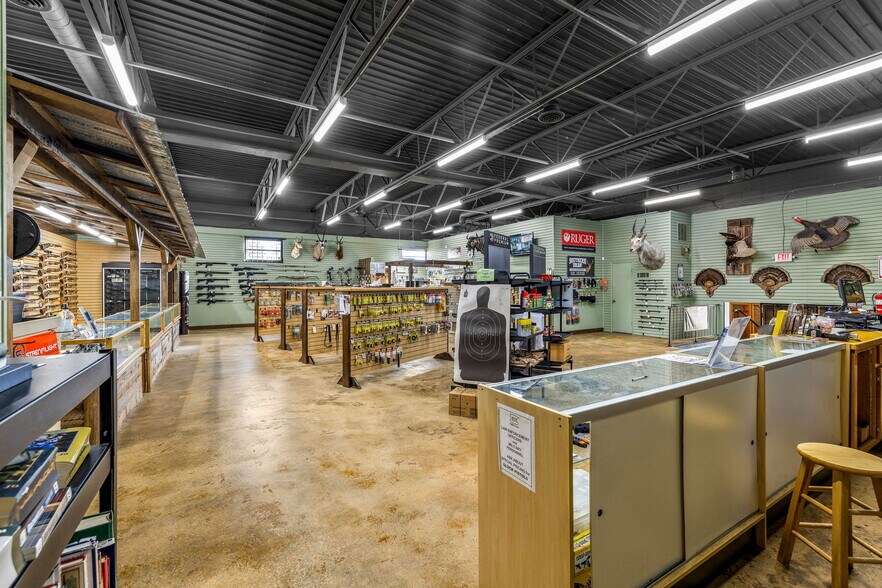 More Photos Of 1358 Plaza Dr, Gainesville Freestanding For Sale