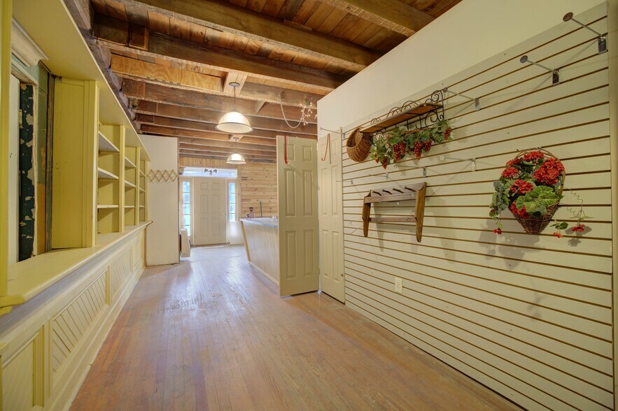 More Photos Of 150 Main St, Benton Office For Sale