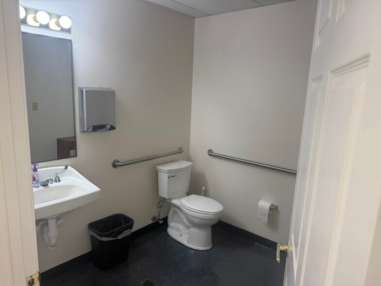 More Photos Of 611-617 Salt Lick Rd, Saint Peters Office For Lease