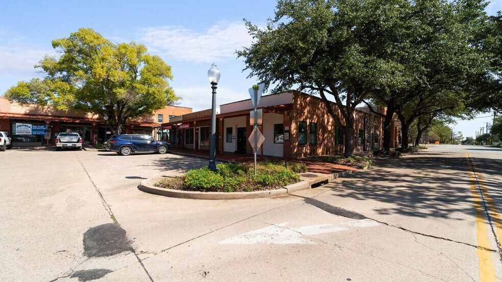 More Photos Of 189 Historic Town Sq, Lancaster Medical For Sale