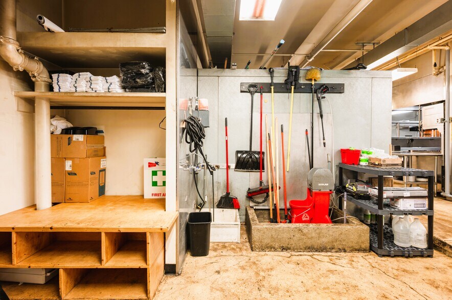 More Photos Of 151 River St, Elk Rapids General Retail For Sale