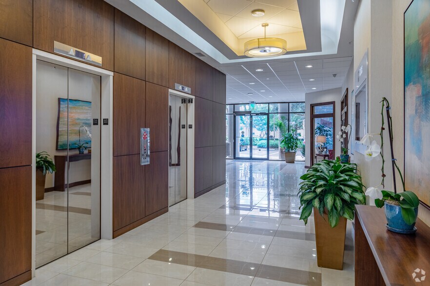 More Photos Of 5811 Pelican Bay Blvd, Naples Unknown For Lease