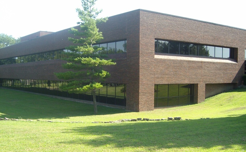 Primary Photo Of 2801 S Horton St, Fort Scott Office For Sale
