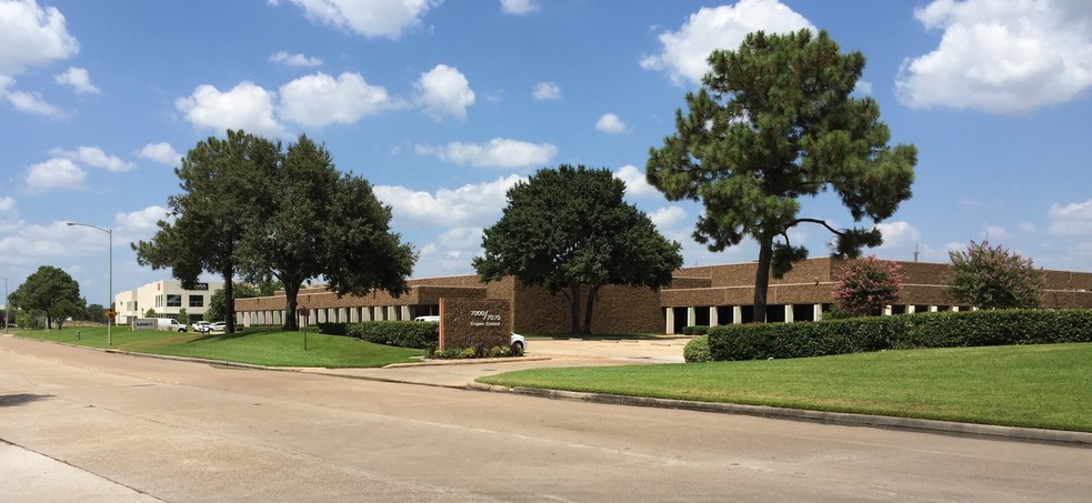 More Photos Of 7000-7070 Empire Central Dr, Houston Warehouse For Lease