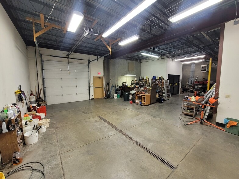 More Photos Of 1021 Goldenbelt Blvd, Junction City Auto Dealership For Sale