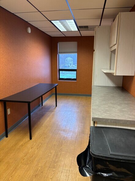 More Photos Of 15 Oak Rd, Fairfield Warehouse For Lease