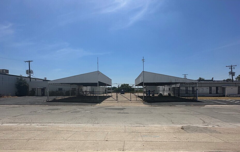 Primary Photo Of 5908-5912 Eden Dr, Fort Worth Warehouse For Sale