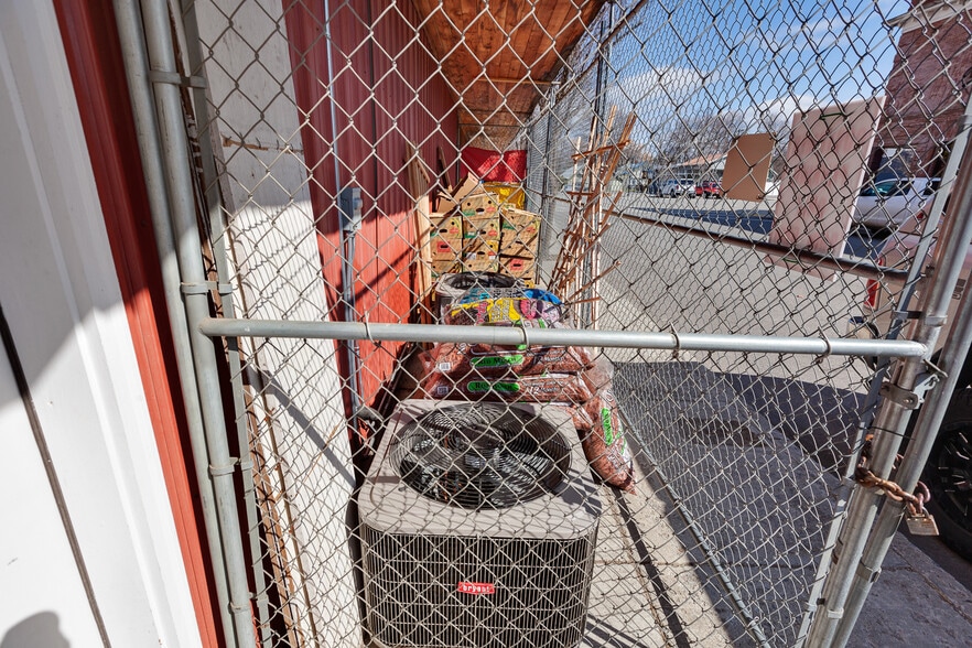 More Photos Of 6210 W Maine St, Spirit Lake Freestanding For Lease