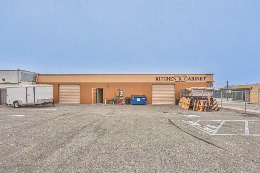 More Photos Of 805-815 Broadway Ave, Seaside Storefront For Sale