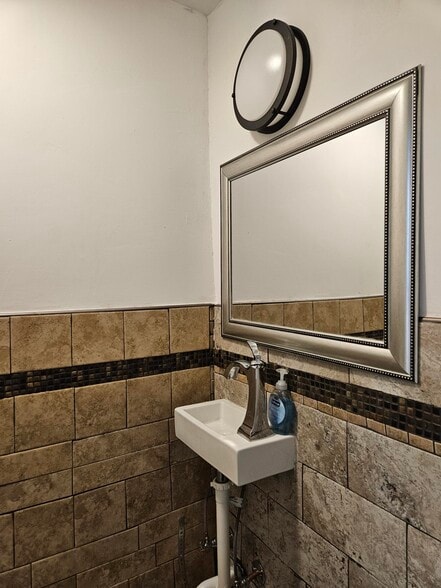 More Photos Of 24 Irvine Turner Blvd, Newark Storefront Retail Residential For Lease