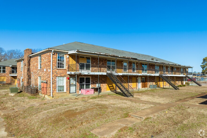 More Photos Of 1717 Crimson Cir, Memphis Apartments For Sale