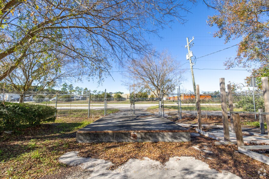 More Photos Of 11843 Camden Rd, Jacksonville Land For Lease