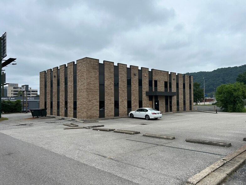 More Photos Of 310 35th St SE, Charleston Medical For Sale