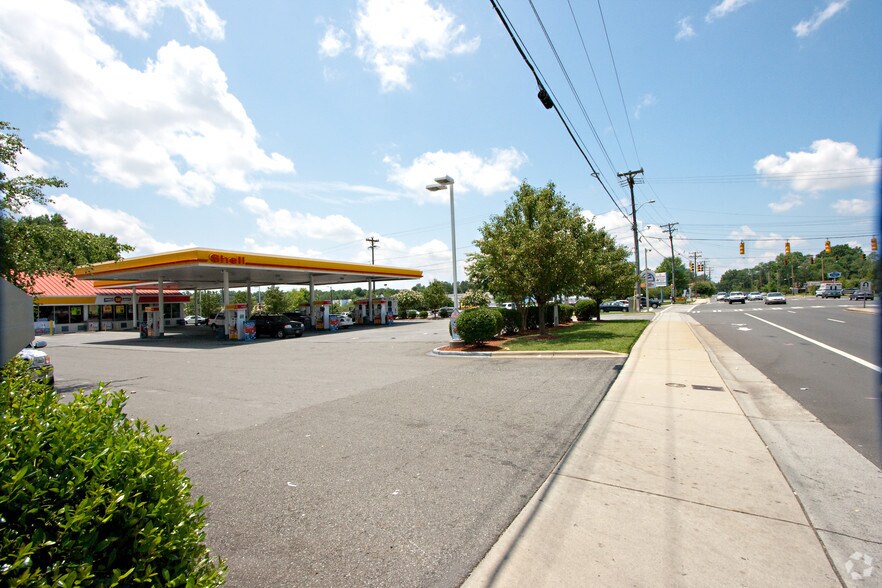 More Photos Of 3800 Central Ave, Charlotte Service Station For Lease