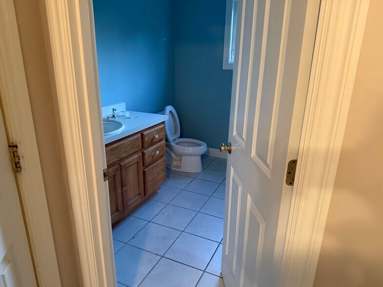 More Photos Of 37 Main St., Ashland Office For Sale