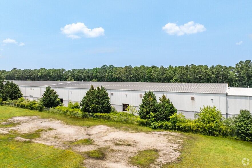 More Photos Of 1400 Cavalier Blvd, Chesapeake Warehouse For Lease