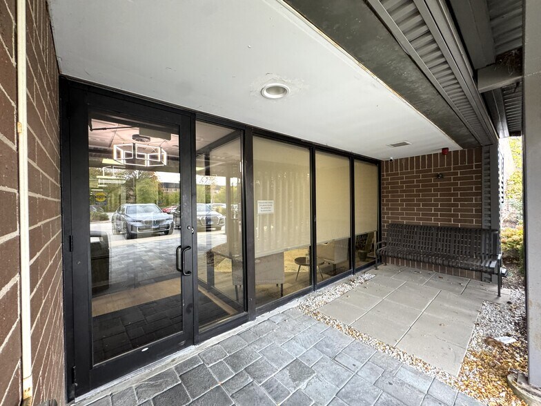 More Photos Of 1250 N Mill St, Naperville Medical For Lease