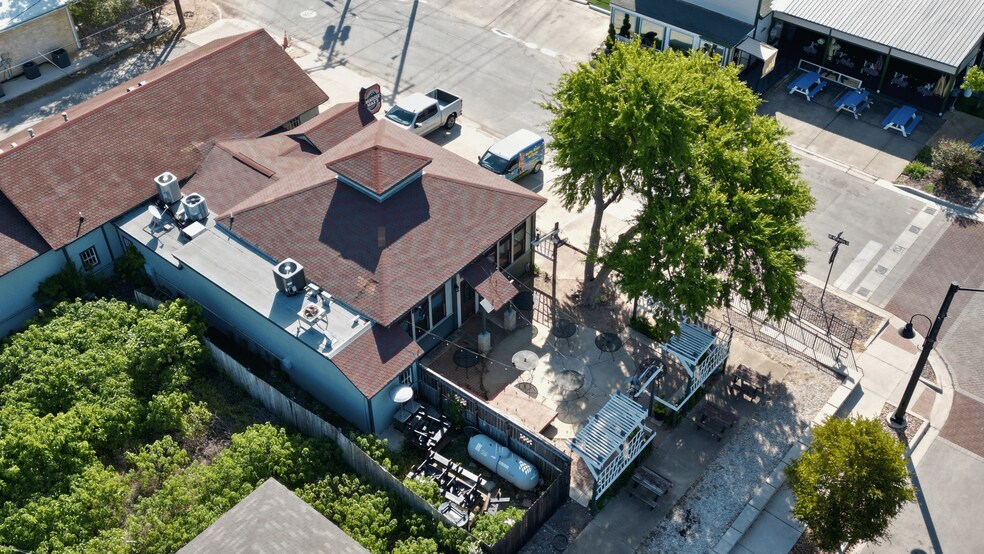 More Photos Of 105 Willis St, Leander Restaurant For Lease