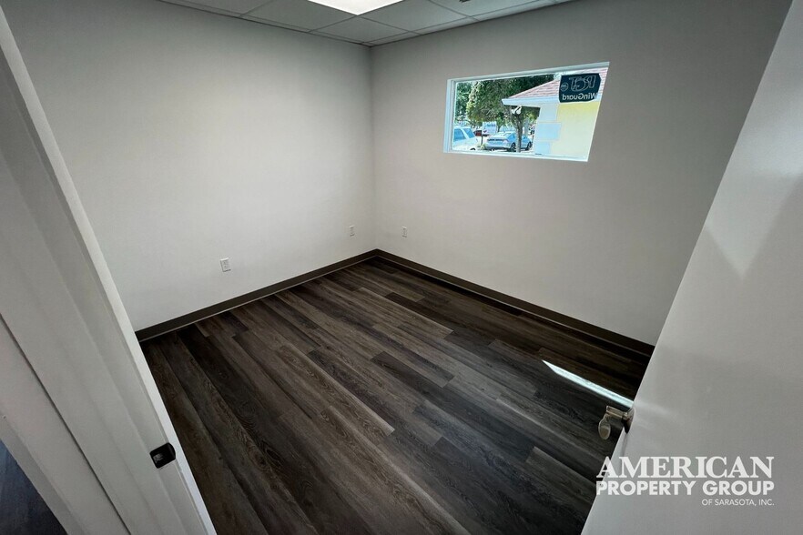 More Photos Of 740 The Rialto, Venice Medical For Sale