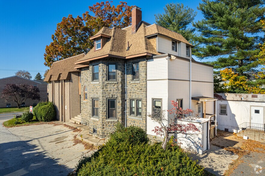 More Photos Of 83 S Eagle Rd, Havertown Flex For Sale