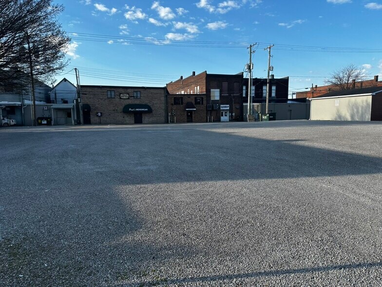 More Photos Of 2225 W Franklin St, Evansville Storefront For Sale