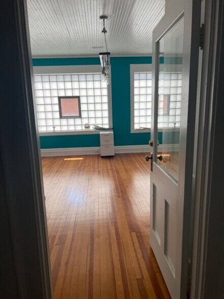 More Photos Of 411 E Broad St, Fuquay Varina Storefront Retail Office For Lease