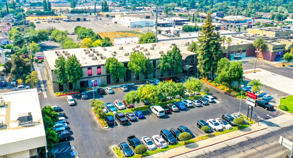 More Photos Of 83 E Shaw Ave, Fresno Office For Lease