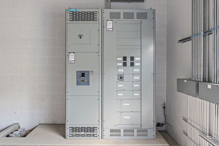 More Photos Of 100 Spontex Dr, Columbia Warehouse For Lease